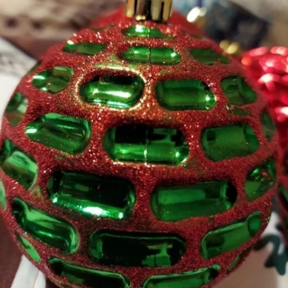 EXTRA LARGE CHRISTMAS BALL ORNAMENTS 4 + 2 BONUS = 6 TOTAL NWOT*